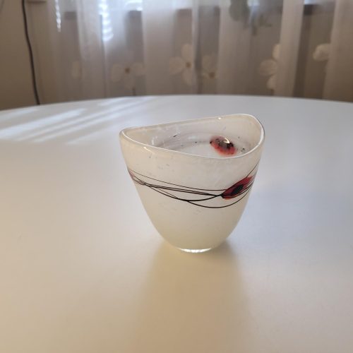 flerfärgad skål, troligen Johansfors Glasbruk