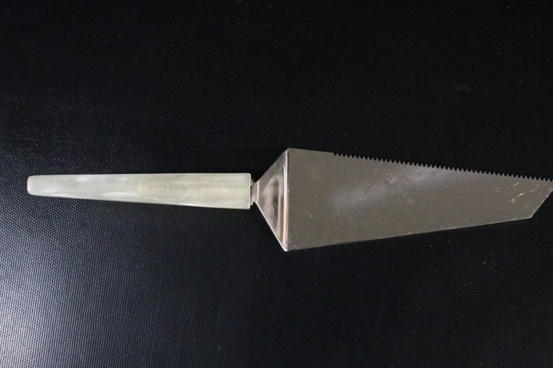 Elegant Tårtspade i Rostfritt Stål – Perfekt för Stilfull Servering