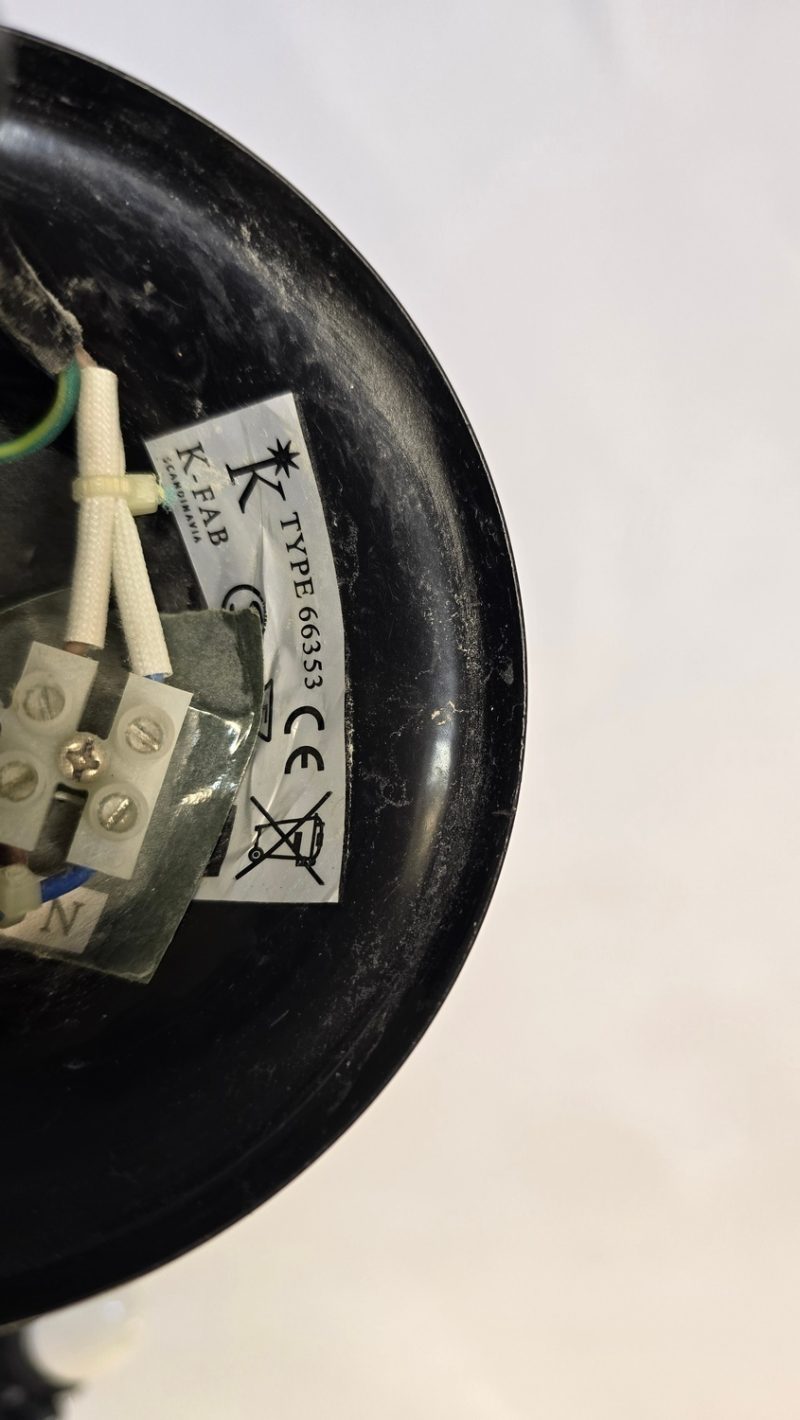 Elegant Taklampa med Glasprismor – Klassisk Charm och Tidlös Design