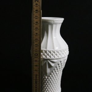 Vintage Vas i Opalinglas/Mjölkglas – Made in Taiwan
