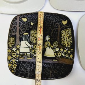 Set med Årsplattor från Arabia Finland – Design av Raija Uosikkinen