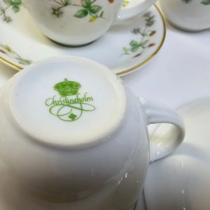 Charmigt kaffekoppsset på 5 koppar från Christineholm med jordgubbsmotiv