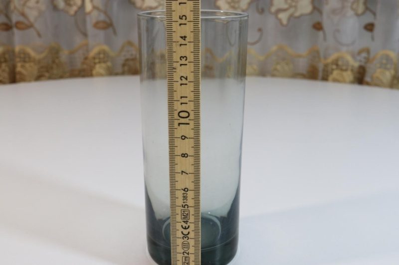 Drickglas i färgad glas, 15cm