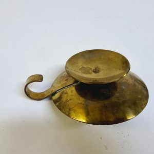 Antik Mässingsljusstake med Handtag – Klassisk Design för Stilfull Inredning