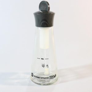 kryddkvarn för salt eller peppar gjord i trä