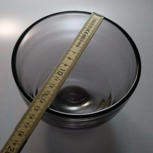 Vacker Skål, färgat glas