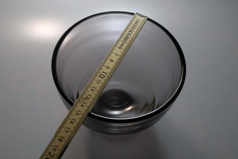 Vacker Skål, färgat glas