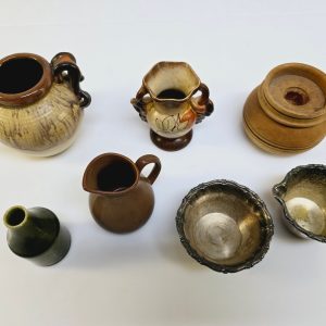 Charmigt Set av Små Prydnadsvaser och Miniatyrkannor