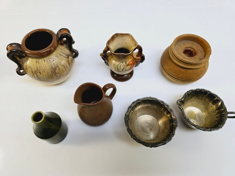 Charmigt Set av Små Prydnadsvaser och Miniatyrkannor