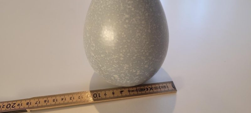 Vacker vas i keramik, ljusblå med guld i mynningen, 23cm
