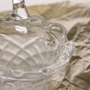 Unik Glasskål i Korgdesign – Observera Kalkbeläggning!
