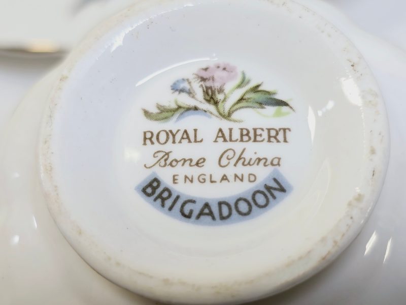 Elegant teservis "Brigadoon" från Royal Albert – 4 set