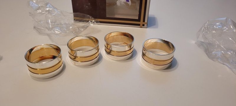 4st servettringar i metall