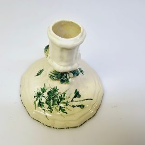 Charmig vintage ljusstake i keramik – Handmålad med naturmotiv