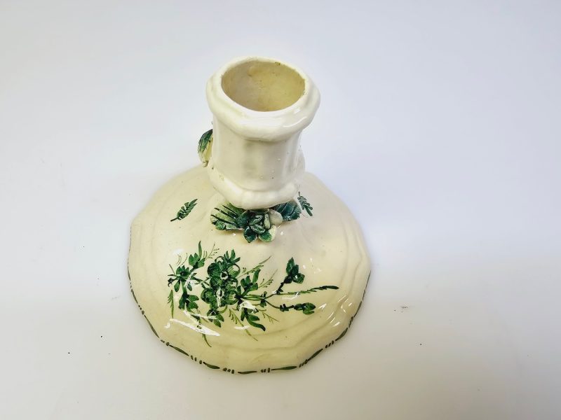 Charmig vintage ljusstake i keramik – Handmålad med naturmotiv