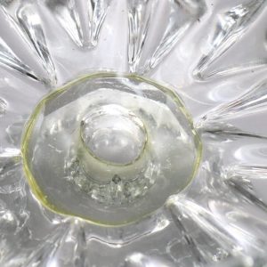 2st tjockväggiga kristallskålar, dekorerade med vindruvsrankor