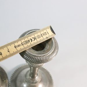 2st äldre  ljusstakar i metall