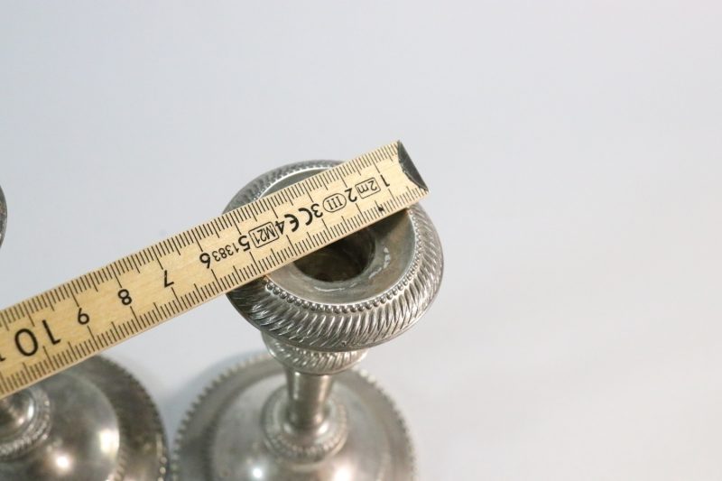 2st äldre  ljusstakar i metall