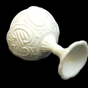 Elegant vit bordsdekoration på fot – En tidlös klassiker!