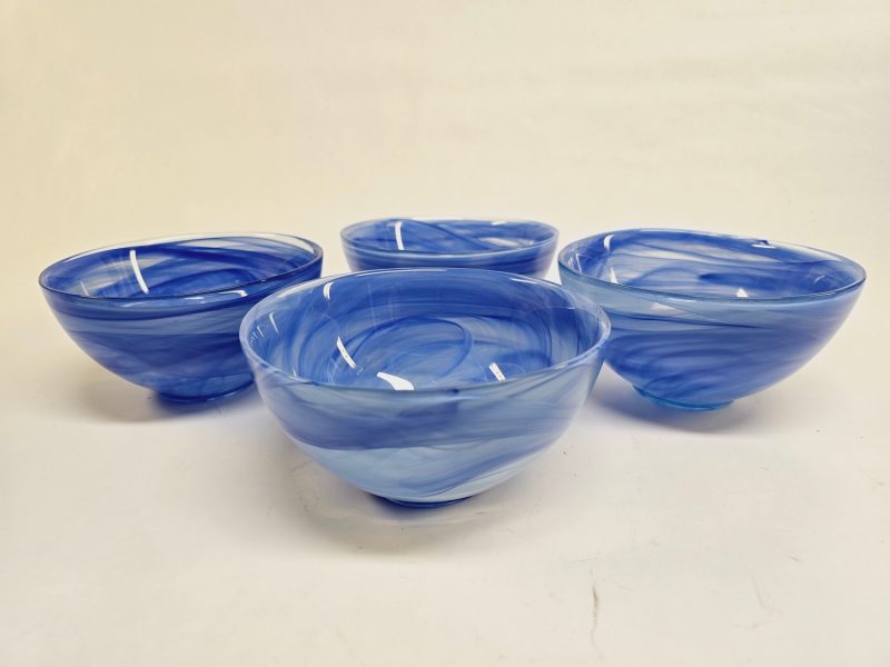 Elegant Set med Blå Glas-Skålar – 4 st Unika Serverings- och Dekorationsdetaljer