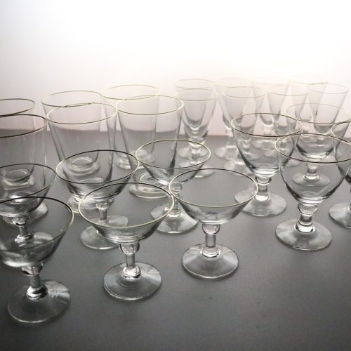 Exklusiv Glasservis med 24 Glas – Elegant och Tidlös Design