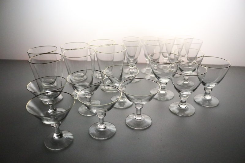 Exklusiv Glasservis med 24 Glas – Elegant och Tidlös Design