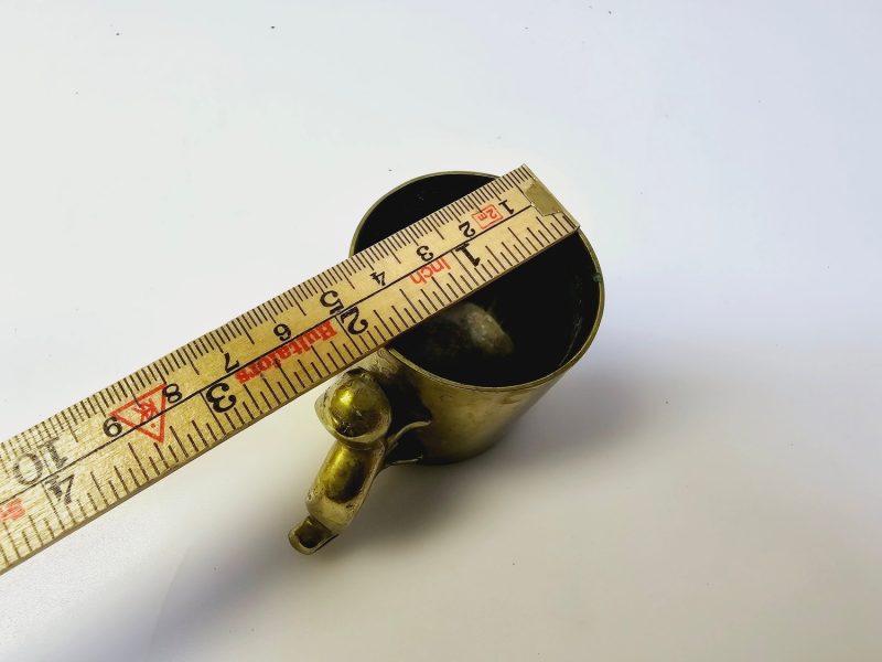 Vintage mässingsmugg med ormhandtag