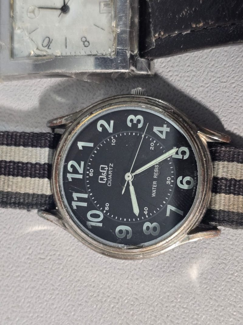 Armbandsur, parti  reservdelsobjekt bl.a Mercedes-Benz och Casio