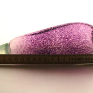 Unik handblåst glasdekoration i form av en aubergine – ca 20 cm
