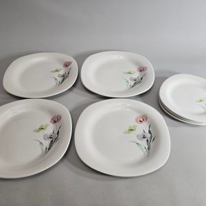 4 mattallrikar och 3 assietter Rörstrand
