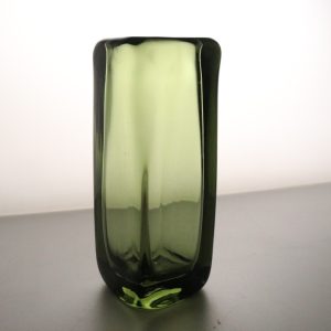 Stilren grön glasvas - Klassisk och tidlös design