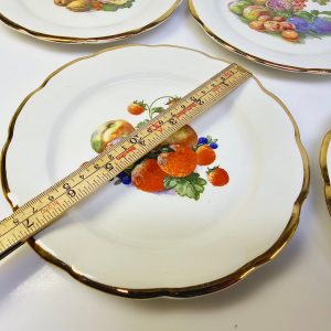 Charmiga desserttallrikar med fruktmotiv – Vintage