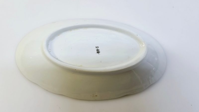 Elegant fiskfat med naturinspirerad design – 20 cm
