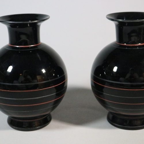 Ett par klotvaser i svart färgat glas, Art deco