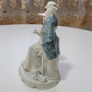 Figurin, Porslin i lysterglasyr? - 24cm