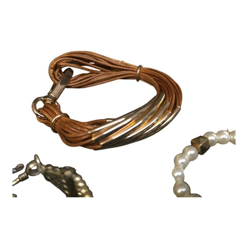 Unik samling av 9 armband – Stilfulla detaljer för alla tillfällen
