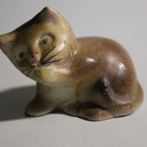 Charmig kattfigur – Gabriel Keramik, handmålad svensk design