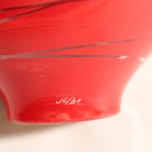 Elegant röd skål med modern design – 15 cm i diameter