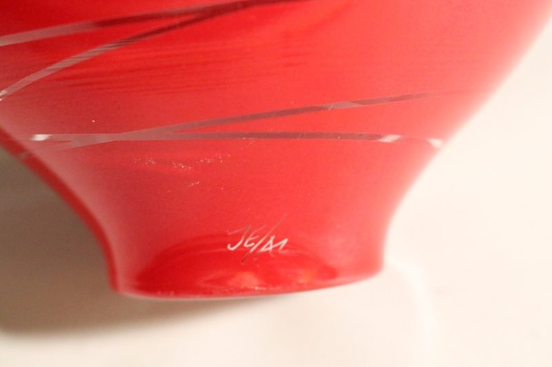 Elegant röd skål med modern design – 15 cm i diameter