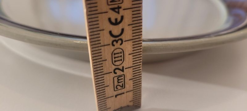 Fem Höganäs förrättstallrikar 22 cm i diameter