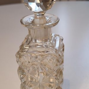 2st vintage toligen skurna karaffer i kristall
