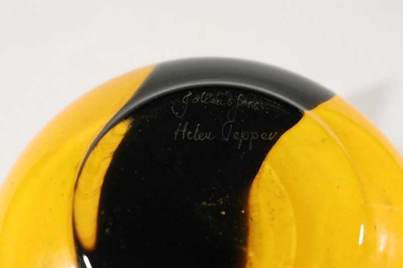 HELEN TAPPER. VAS i glas, Johansfors, signerad - 25cm