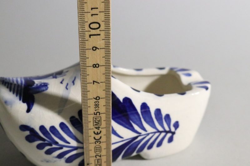 Dekorativ keramiktoffel från Delft – Klassisk blåvit design