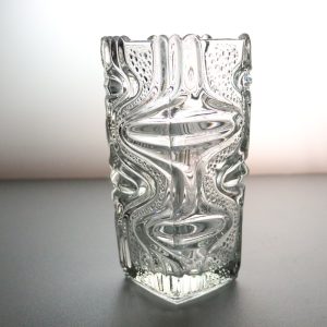 Texturerad Glasvas – 17 cm Hög, Skulptural Design