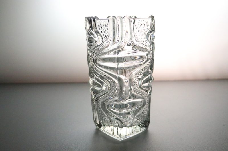 Texturerad Glasvas – 17 cm Hög, Skulptural Design