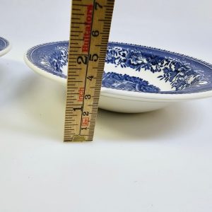 Set med 2 vintage-tallrikar från Enoch Wedgwood – "Avon Cottage"