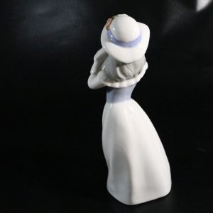 Tengra Porslin Figurin "Flickan med duvan" Valencia Spanien - 24cm