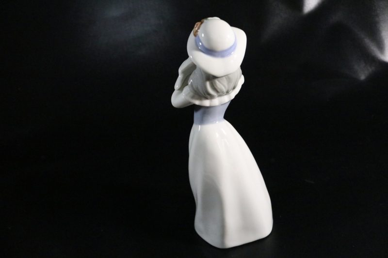Tengra Porslin Figurin "Flickan med duvan" Valencia Spanien - 24cm
