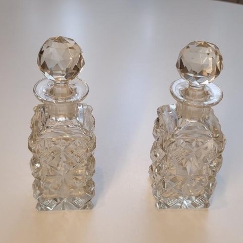 2st vintage toligen skurna karaffer i kristall
