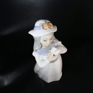 Tengra Porslin Figurin "Flickan med duvan" Valencia Spanien - 24cm